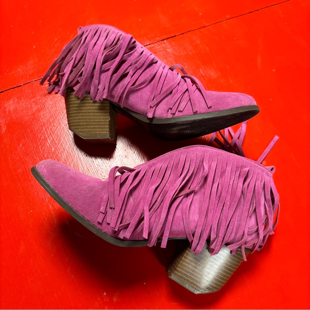 DESIGNS FROM BEAST FASHION MAGENTA PINK FRINGE HEELED BOOTIES